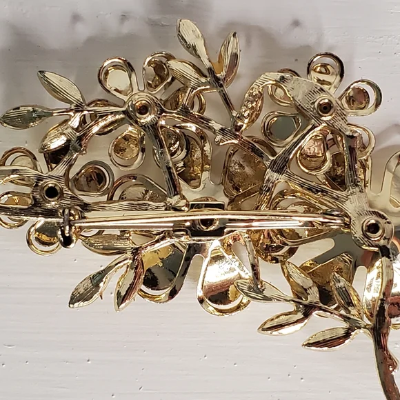 Coro Brooch Flower Pin - Picture 5 of 7